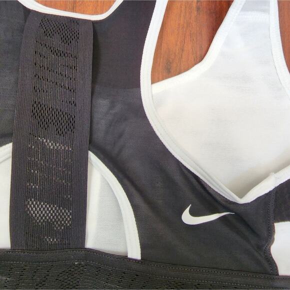 NIKE NEW ULTRABREATHE SWOOSH BRA SIZE SMALL - Picture 6 of 8